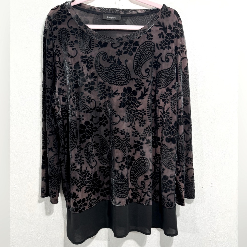3X Velvet Burn Out Karen Kane black and purple paisley and floral long top.3X